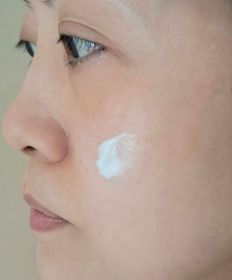 Emily Chow-Vaseline凡士林®特潤修護精華雪融霜_3