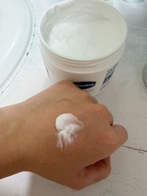 Cole Cole -Vaseline凡士林®特潤修護精華雪融霜_3