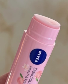 Emily Leung-NIVEA亮色潤唇膏_2