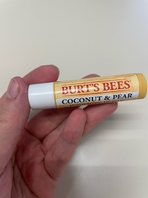 natanatalie-BURT`S BEES椰子香梨保濕鎖水潤唇膏_2
