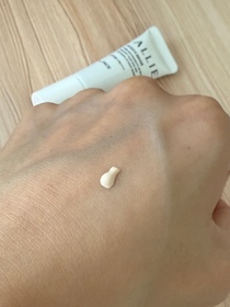 Nicole -ALLIE持采濾鏡調色UV防曬乳_4