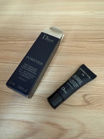 Nicole -Dior恆久貼肌亮澤粉底液_1