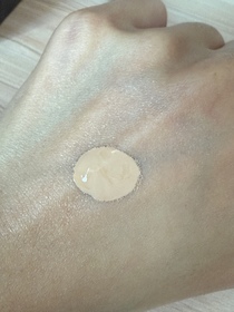 Nicole -Dior恆久貼肌亮澤粉底液_2