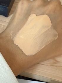 Nicole -Dior恆久貼肌亮澤粉底液_3