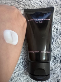 Tobimak-narciso rodriguezfor her 淡香氛身體潤膚乳_4