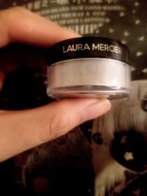 Tszki-LAURA MERCIER柔焦保濕蜜粉_1