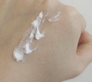 Lindabb-FIRST AID BEAUTY強效保濕修復燕麥⾯霜_1