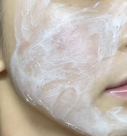 Lindabb-FIRST AID BEAUTY強效保濕修復燕麥⾯霜_2