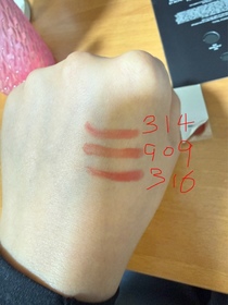 Artemis-M.A.C輕吻雲霧保濕唇膏 _3