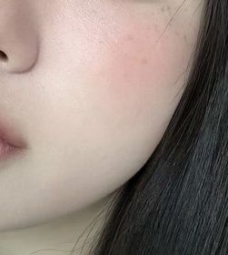 莓莓-CLINIQUE花之戀光感胭脂_1