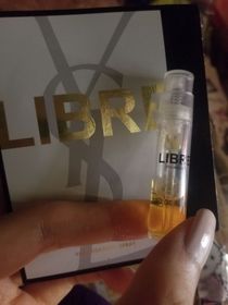 Tszki-YSL BEAUTÉLIBRE INTENSE香水_1