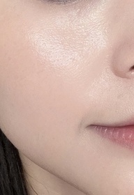 Emily Leung-Clé de Peau Beauté粧前乳霜(光采柔滑)_2