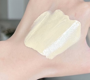 Emily Leung-shu uemura 植村秀unlimited 無限輕透持妝粉底液 (小方瓶 2.0)_1
