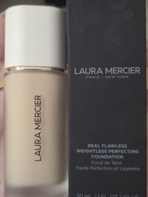 Yuki-LAURA MERCIER純淨無瑕柔霧粉底液_3