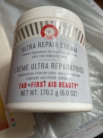 CandyLiYing-FIRST AID BEAUTY強效保濕修復燕麥⾯霜_1