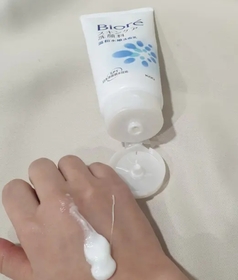 Tszki-Bioré溫和水嫩洗面膏_2