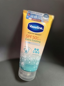 Kellyleeeeeee-Vaseline涼感高效防曬精華液_1