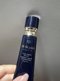 Jasmine L-Clé de Peau Beauté鑽光粉底霜_1