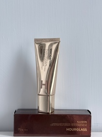 ying-HOURGLASSIllusion Luminous Glow Foundation SPF 30_1