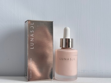 ying-LUNASOL水光精華油粉底液_1