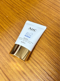 Emilyyy-AHC9重全護撫紋淡斑防曬乳_1