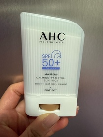 Shirlin Ho-AHC9重全護撫紋淡斑防曬棒_1