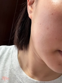 Shirlin Ho-AHC9重全護撫紋淡斑防曬棒_4