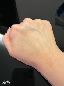 Shirlin Ho-AHC9重全護撫紋淡斑防曬乳_3