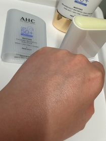 Miu Lai-AHC9重全護撫紋淡斑防曬乳_3