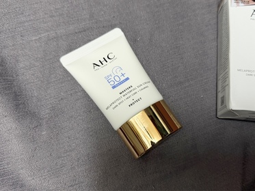 KyouQ-AHC9重全護撫紋淡斑防曬乳_1