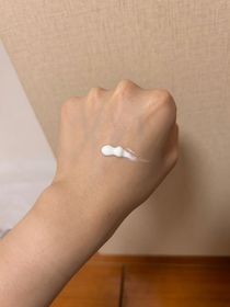 Emilyyy-AHC9重全護撫紋淡斑防曬乳_2