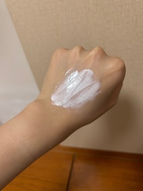 Emilyyy-AHC9重全護撫紋淡斑防曬乳_3