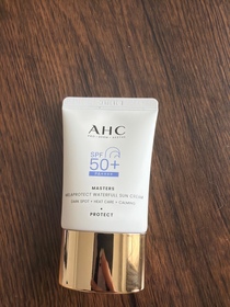 Ice-AHC9重全護撫紋淡斑防曬乳_1