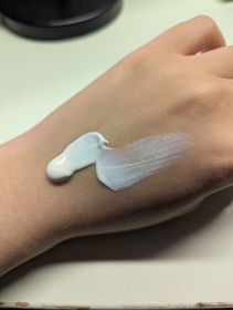 Tweet-AHC9重全護撫紋淡斑防曬乳_2