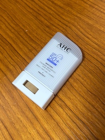 Emilyyy-AHC9重全護撫紋淡斑防曬棒_1