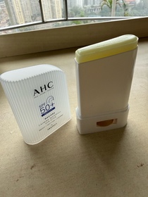 HoiYung Crystal Yuen-AHC9重全護撫紋淡斑防曬棒_1