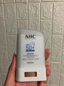 Cynthia Yeung-AHC9重全護撫紋淡斑防曬棒_3