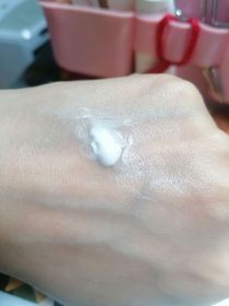 Yo Yo-AHC9重全護撫紋淡斑防曬乳_3