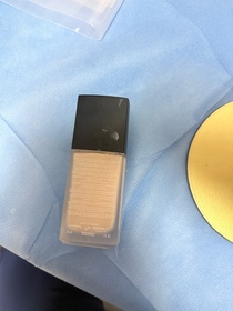 ying-CHANEL持久啞緻粉底液_2
