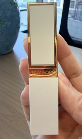Sarah-TOM FORD BEAUTY璀璨琉光水光唇釉_1