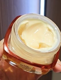 Luna-L'ORÉAL PARiS金致臻顏花蜜奢養膠原輕盈乳霜_1