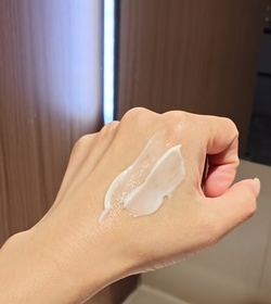 Luna-L'ORÉAL PARiS金致臻顏花蜜奢養膠原輕盈乳霜_2