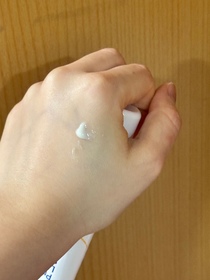 hca-NIVEA羽感防曬水凝乳_3