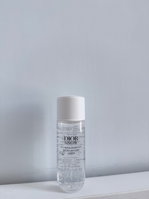 ying-Dior雪凝亮白煥采精華化妝水_1