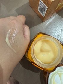 Maggiekk-L'ORÉAL PARiS金致臻顏花蜜奢養膠原輕盈乳霜_2