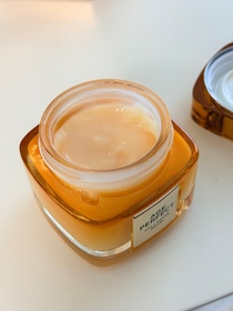 Kala-L'ORÉAL PARiS金致臻顏花蜜奢養膠原輕盈乳霜_2
