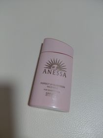 Connie Kwan-ANESSA極防水輕爽低敏UV乳液 SPF50+ PA++++(第5代)_1