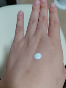 Connie Kwan-ANESSA極防水輕爽低敏UV乳液 SPF50+ PA++++(第5代)_2