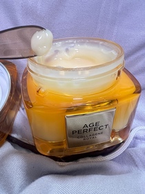 chasiutung-L'ORÉAL PARiS金致臻顏花蜜奢養膠原輕盈乳霜_1