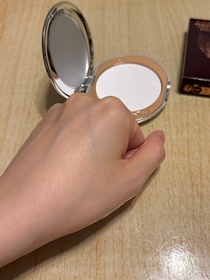 Summer-Charlotte Tilbury輕盈無瑕柔光蜜粉 #磨皮銀餅_3